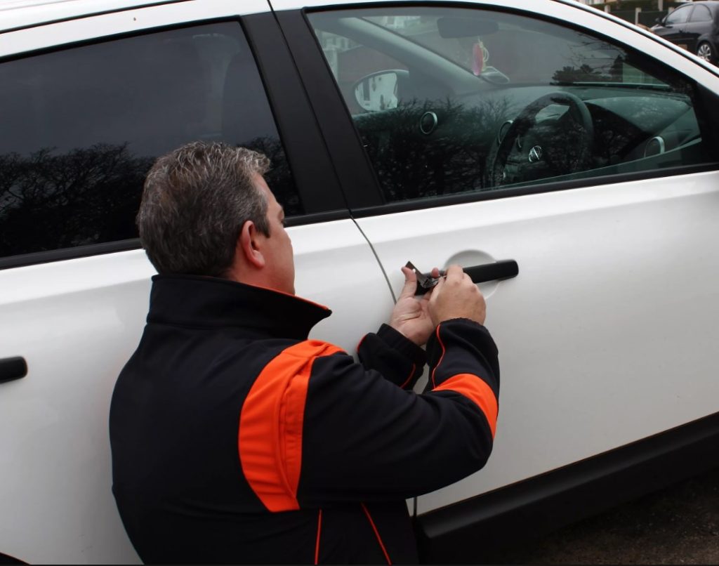 Срочное открытие дверей автомобиля в Ишимбае