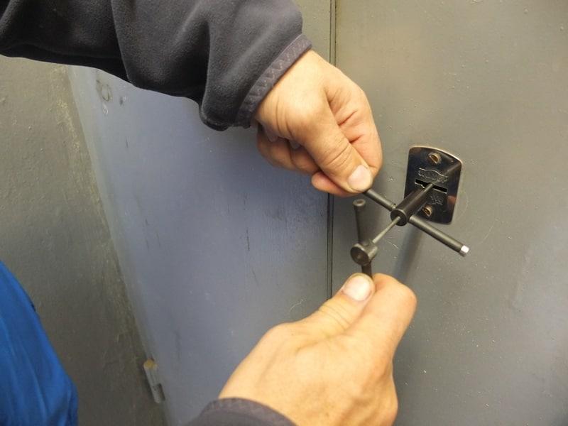 Срочное открытие замков гаража в Ишимбае